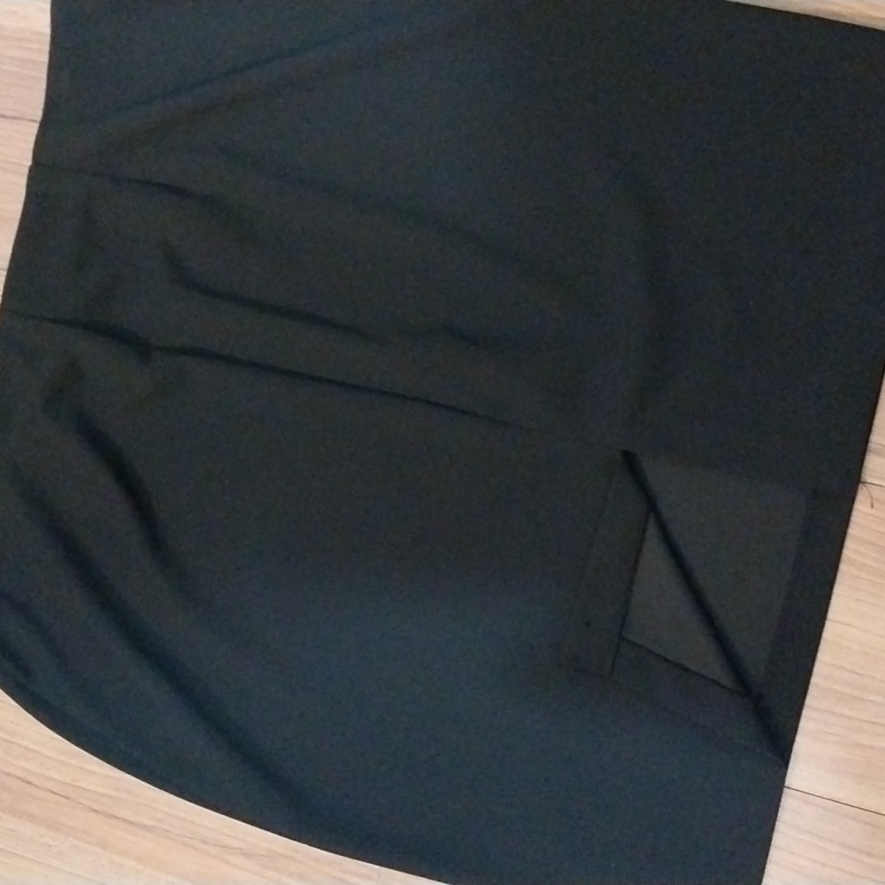 NYCC Black Pencil Skirt w/Gold Metal adjustable chain,,size 2X - Picture 3 of 5